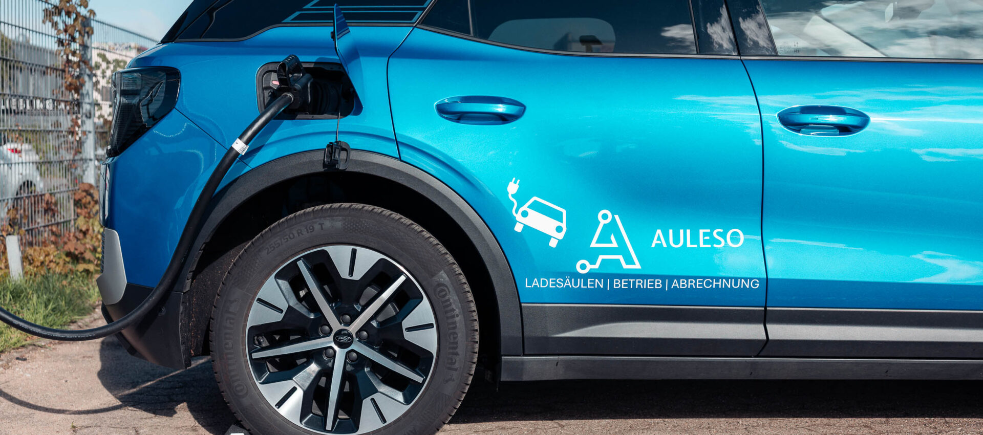 Elektrofahrzeug beim Laden an einem Auleso-Ladepunkt
